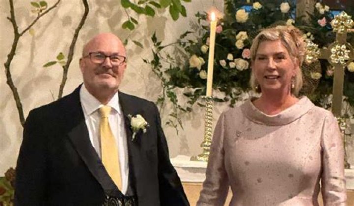 Drew Carey’s Wife In 2022: Is He In A Relationship With Amie Harwick?