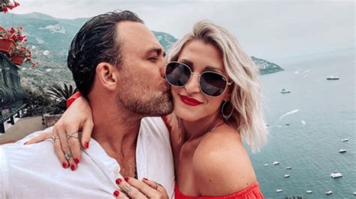 
Emma Caroline Height, Weight, Net Worth, Age, Birthday, Wikipedia, Who, Nationality, Biography 