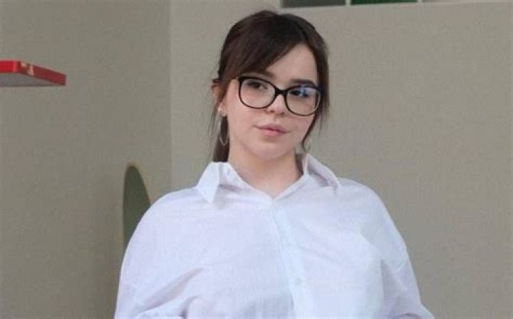 Es Lain (Esther Lain) Height, Weight, Net Worth, Age, Birthday, Wikipedia, Who, Instagram, Biography