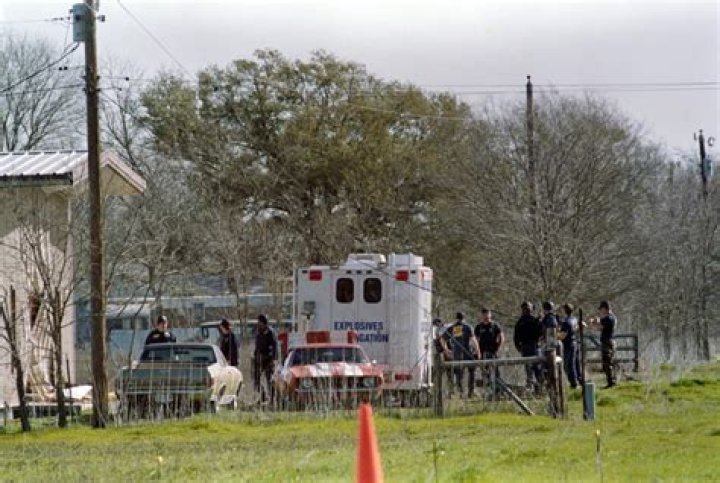 
How many people were killed in the Waco siege? Identifying victims 