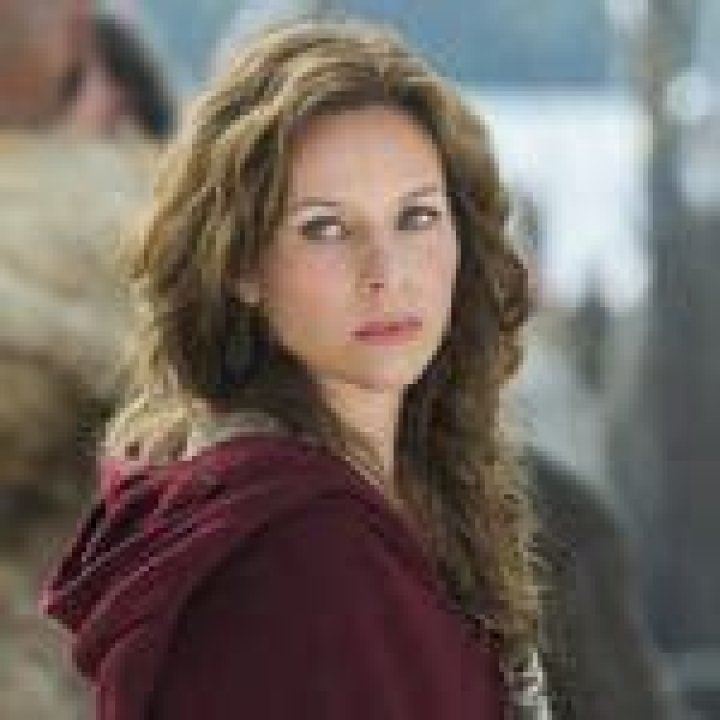
Jessalyn Gilsig (Vikings) Height, Measurements, Daughter 